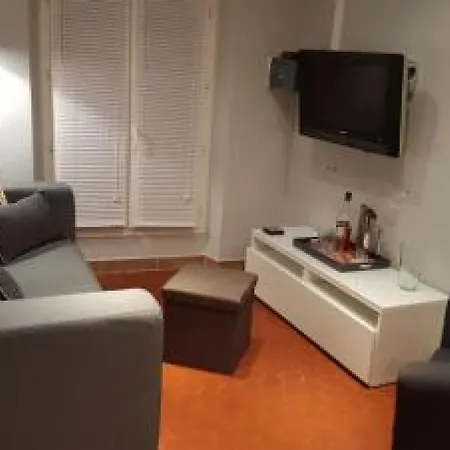 Apartment Meynadier 84