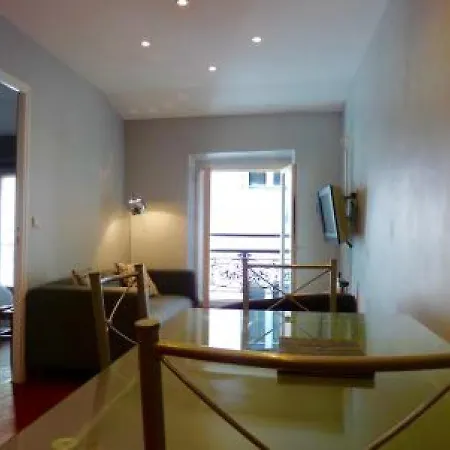 Apartment Meynadier 84