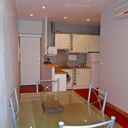 Apartment Meynadier 84 *